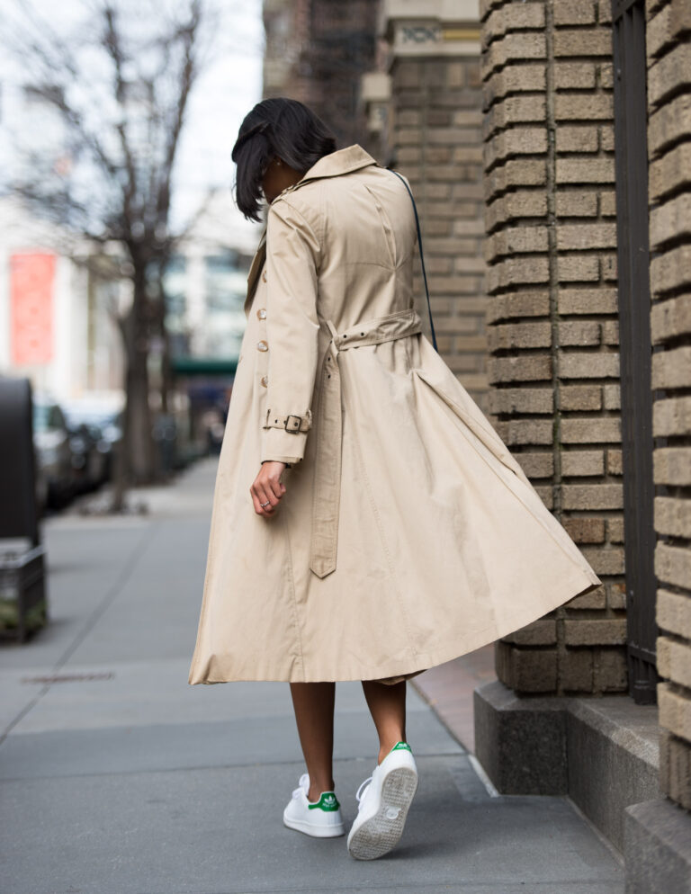 Trech Coat worn by Blogger Dileiny Rodriguez, a Fall must have