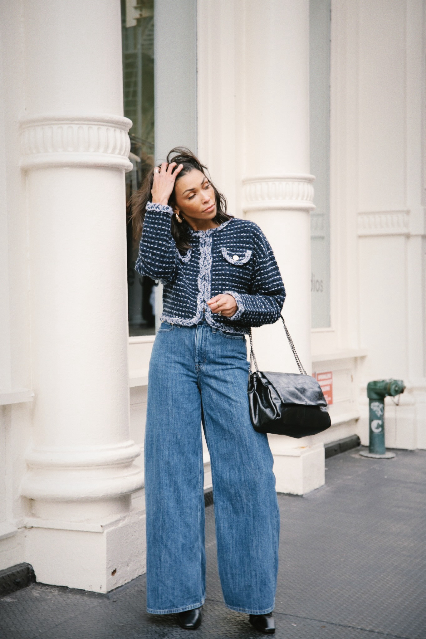 HOW TO STYLE WIDE LEG JEANS  Wide leg jeans outfit, Wide leg jeans winter,  How to style wide leg jeans